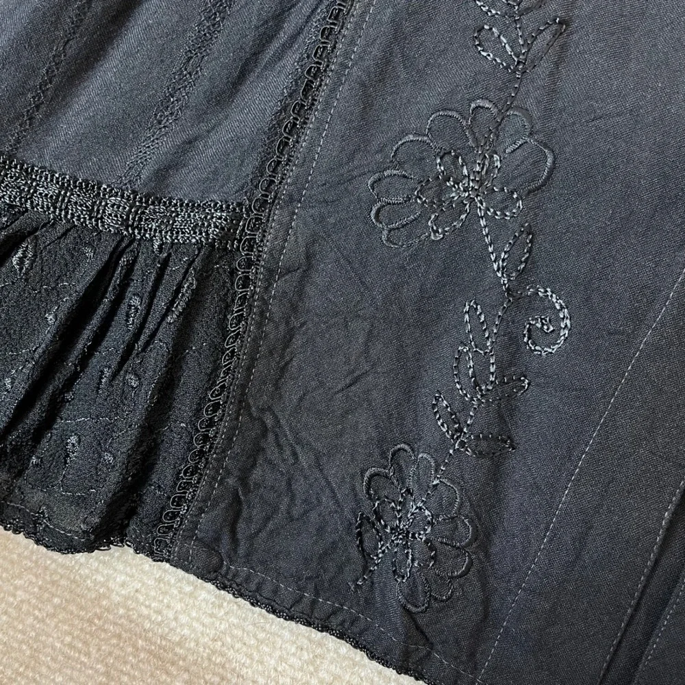 Black Ruffled Button-Front Blouse - Picture 2 of 6